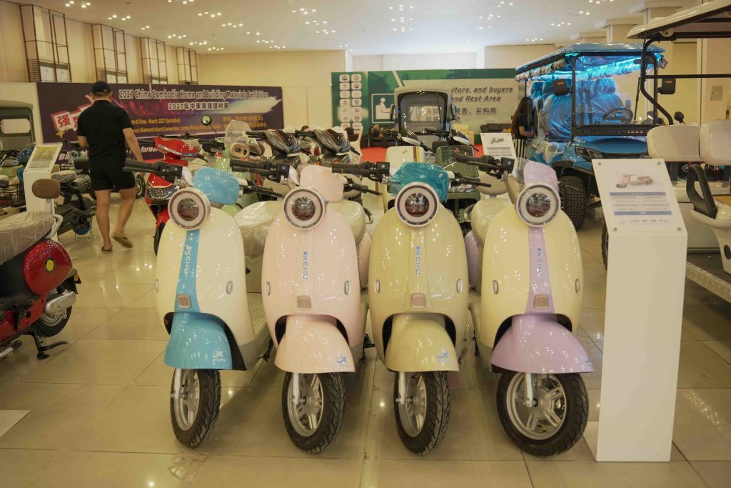 72万辆电摩与2万辆电三轮，四个中国老板瞄准柬埔寨电动车新赛道
