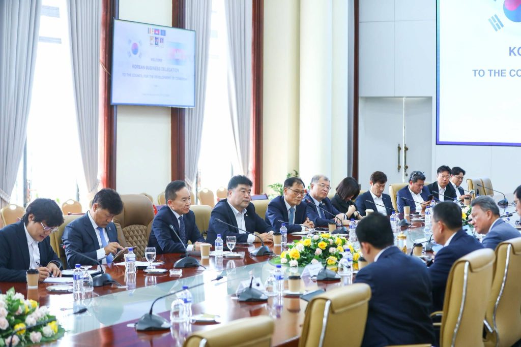 孙展拓向韩国投资团推介柬埔寨投资机遇