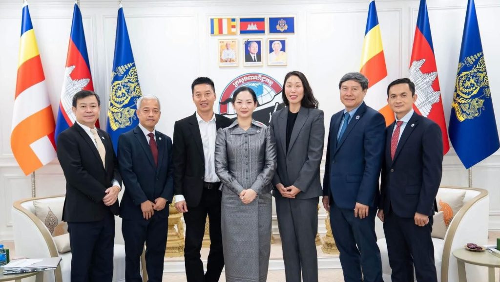 柬埔寨成阿迪达斯最大服装生产基地，商业部长会见高管