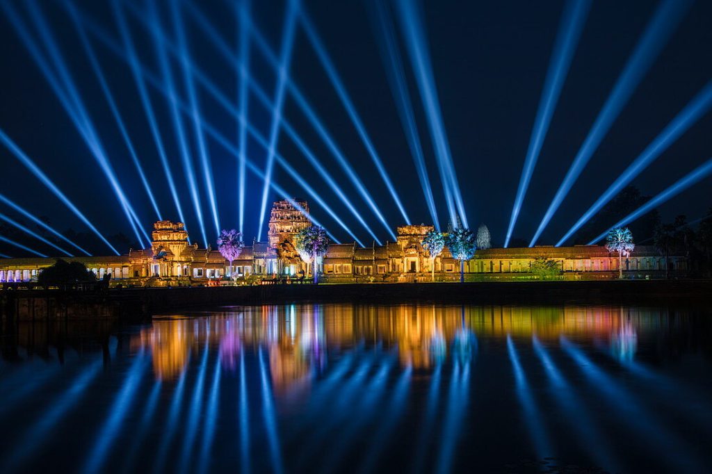 柬埔寨吴哥窟夜游灯光秀