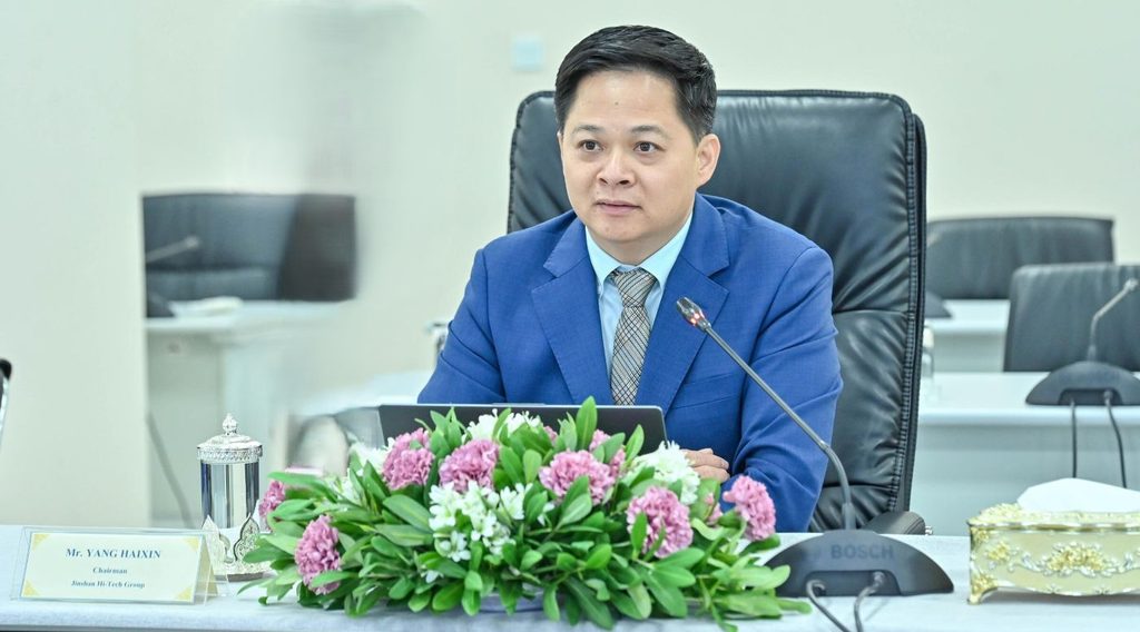 中国企业考察柬埔寨绿色能源项目