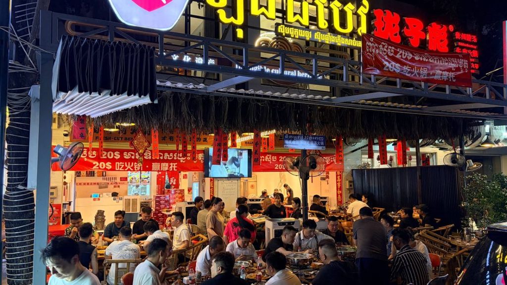 珑子彪火锅餐厅用餐现场