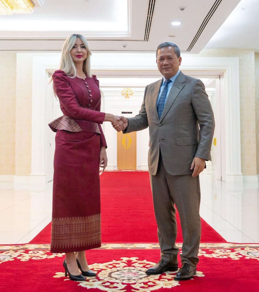 洪玛耐会见波兰女企业家Iwona Kmiecik
