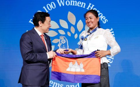 柬埔寨女农民获联合国粮农组织“百名女性英雄”表彰