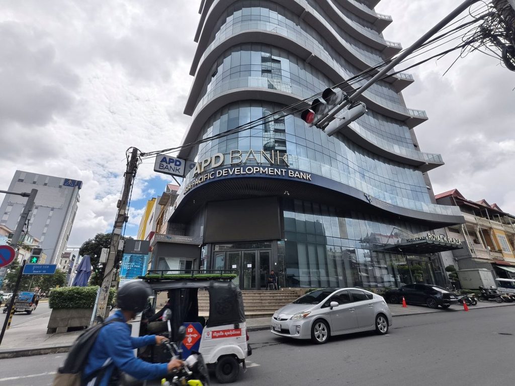 APD银行将关闭金边三家分行，客户提款难题持续