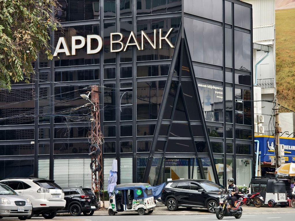APD银行将关闭金边三家分行，客户提款难题持续