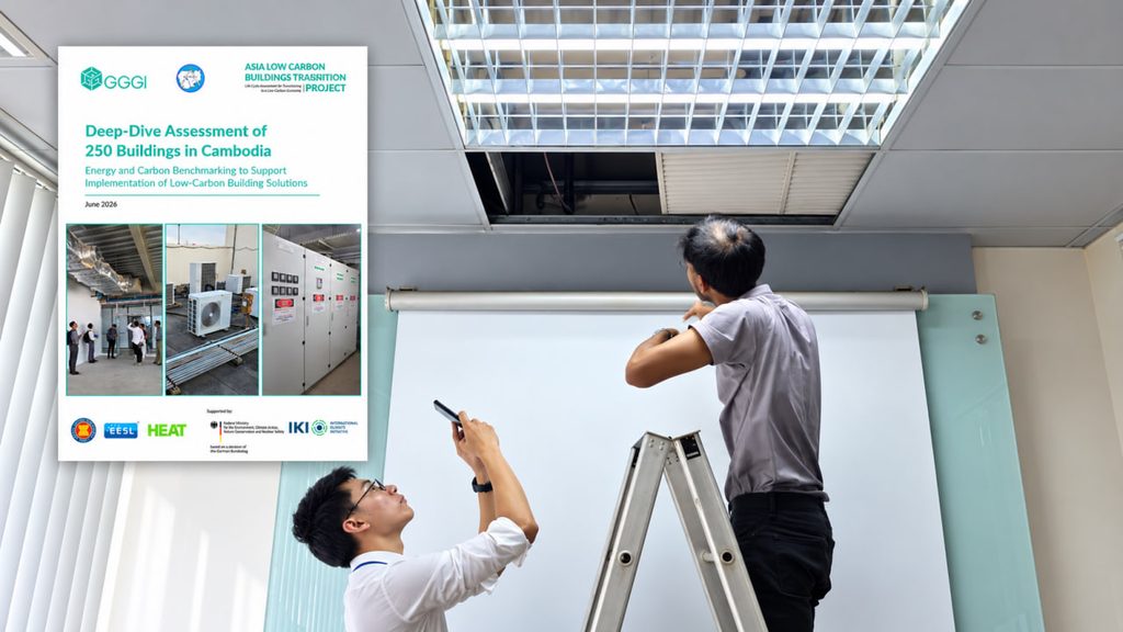 技术人员正在进行建筑能效评估