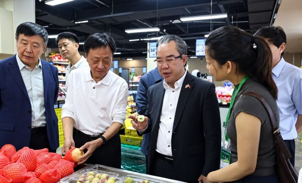柬埔寨代表团考察中国农产品市场