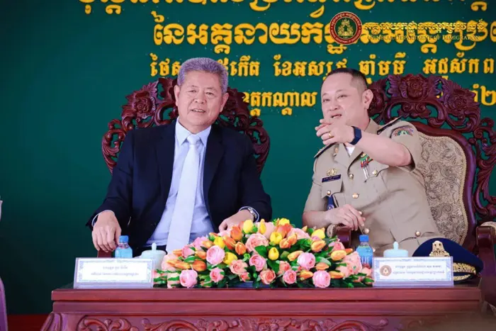 柬埔寨官员出席会议活动