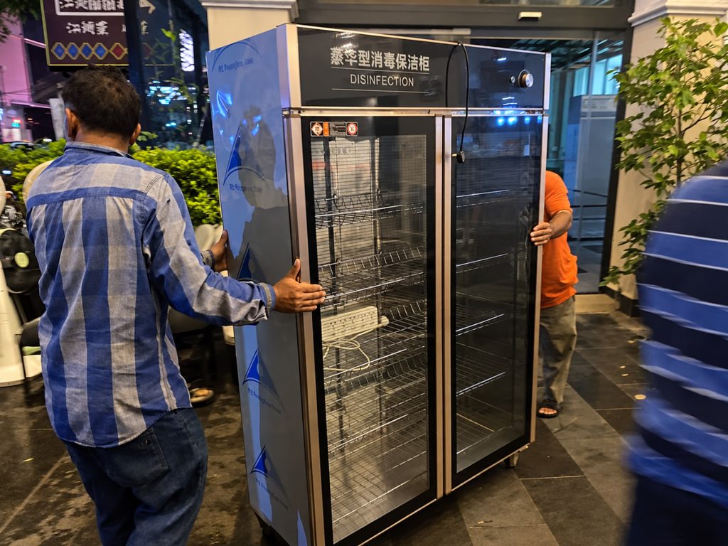 柬埔寨餐厅搬运消毒柜