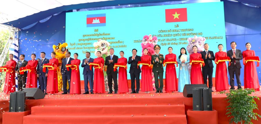 柬越Chrey Thom-Khanh Binh国际口岸启用仪式