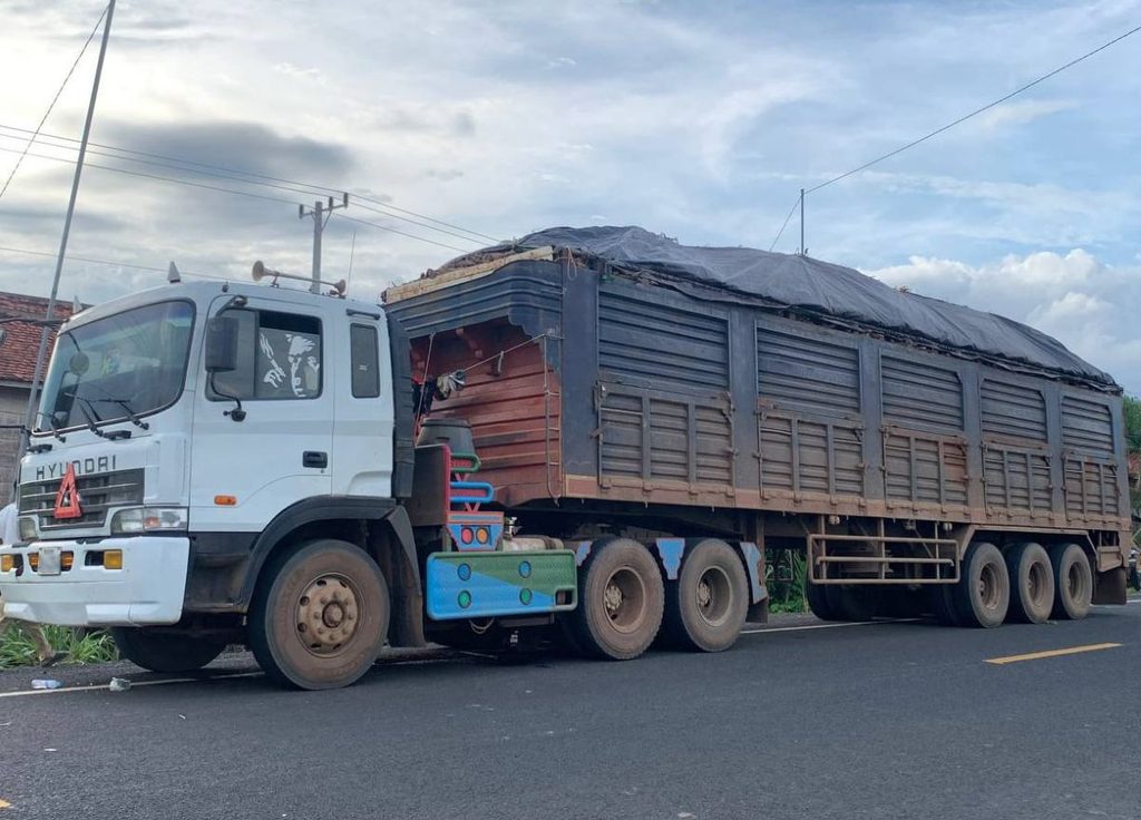 现代重型货运卡车