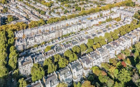 英国冻结胡小伟伦敦豪宅，价值约3000万英镑